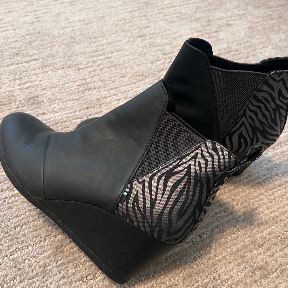 Toms Zebra Pattern Black Ankle Booties